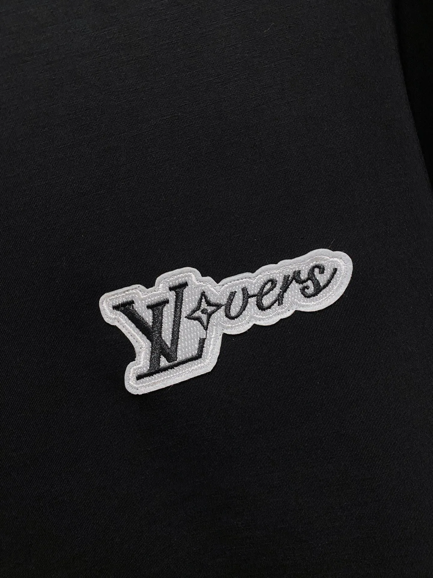 🅿️540 [LV Louis Vuitton] hot-selling suit is coming. Focus on the original version of the official website. 2025 new hot-selling round neck sweatshirt suit. The original order is the best 🇭🇰. It is the meticulous work of top designers for a fitting and perfect upper body effect. All-natural high-quality Tencel Roman cotton 100%, close-fitting comfort, noble and elegant! Original hardware embodies elegance and nobility! Counter size: M-3XL (maximum wear up to 190 pounds)
